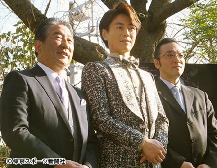 左から徳光和夫、氷川きよし、加藤和也氏