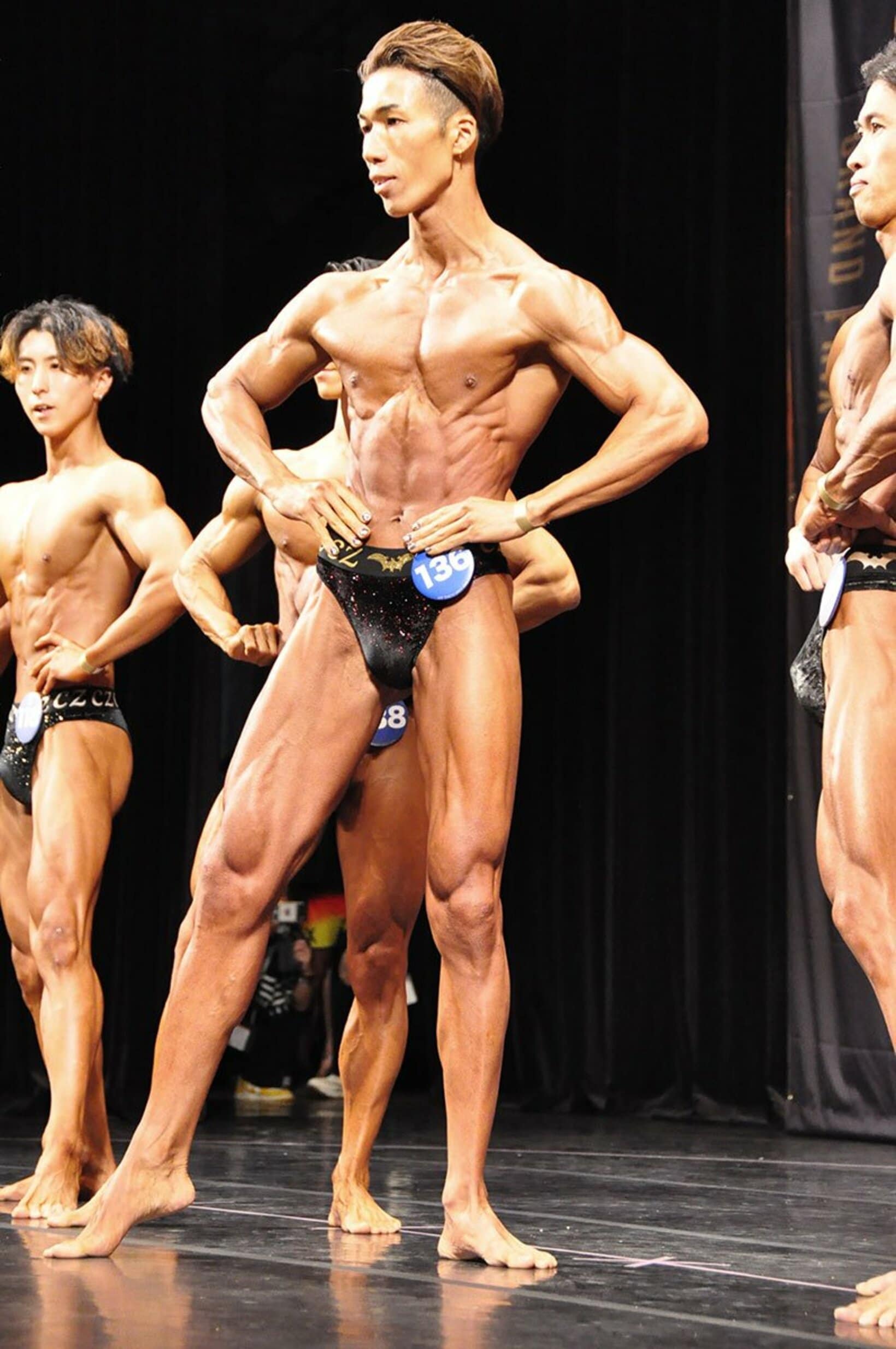 ポーズを決める石黒良