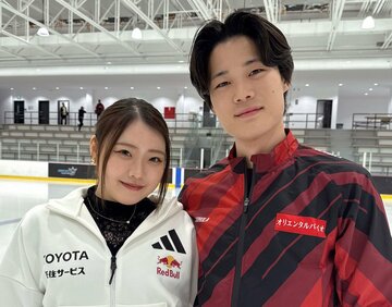 紀平梨花（左）と西山真瑚