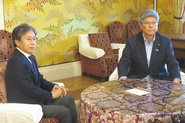 自民党・高木毅国対委員長（右）と立憲・安住淳国対委員長