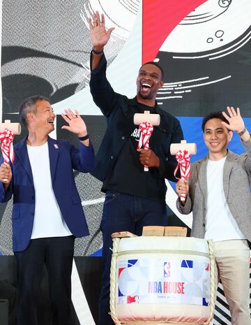 鏡開きにご満悦のボッシュ氏