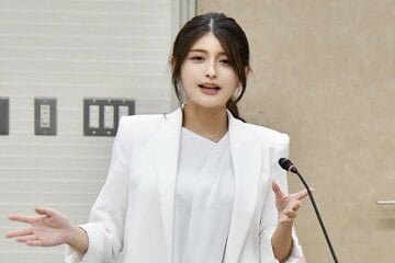 妊娠を公表した新藤加菜区議