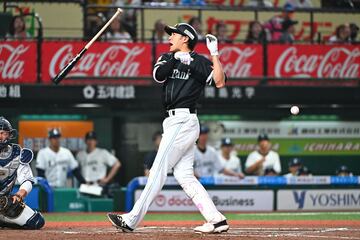 死球の痛みでバットを放り投げた柳田悠岐
