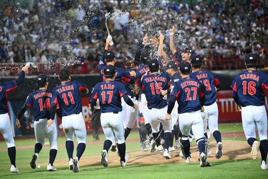 優勝を決め、歓喜の侍ジャパンU-18ナイン