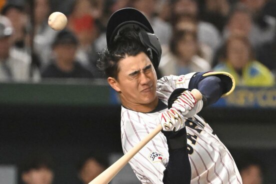 死球を受ける西川史礁