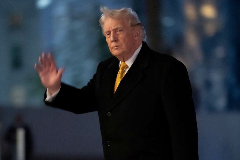 フロリダからホワイトハウスに戻ったトランプ大統領（ロイター）