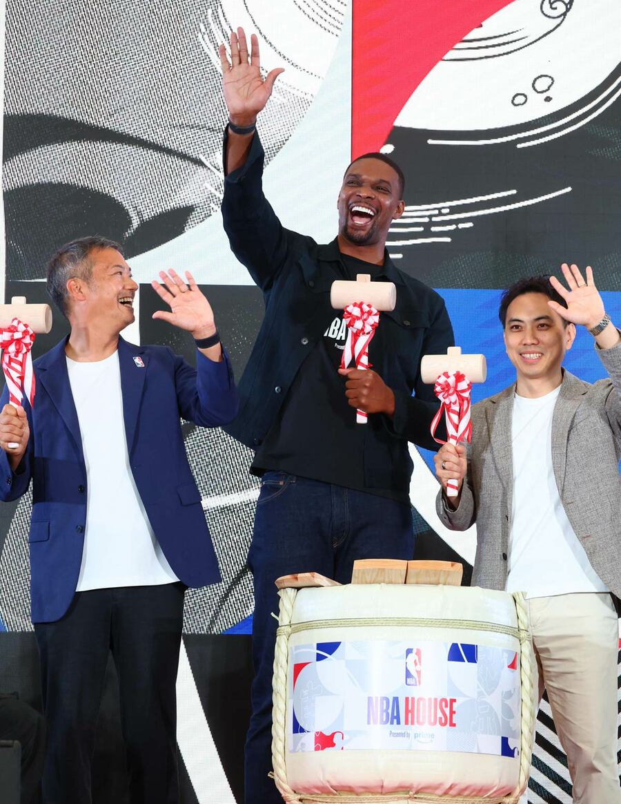 鏡開きにご満悦のボッシュ氏