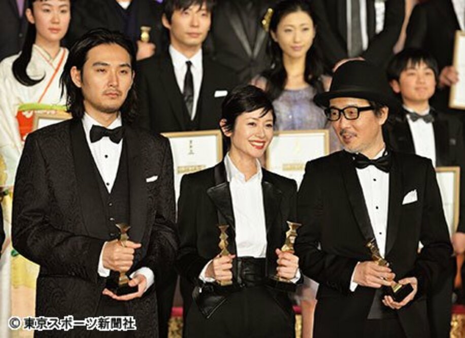 日本アカデミー賞授賞式で“再会”した松田、真木、リリー（左から）