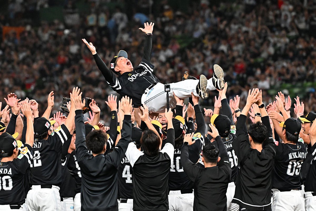 ソフトバンク】歓喜の2年連続リーグ制覇 敵地ベルーナで小久保監督