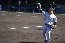ファーム紅白戦でシートノックに参加した巨人・浅野翔吾