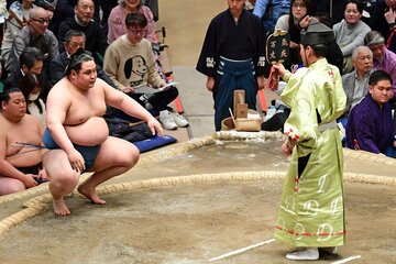 不戦勝により勝利した阿武剋
