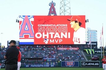 大型ビジョンに映されたエンゼルス時代の大谷