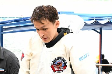 １号艇で優出を逃し、肩を落とす宮地元輝