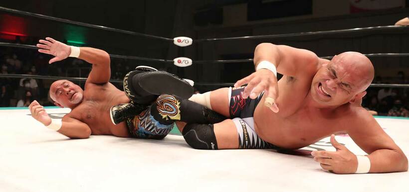  藤田に足四の字を仕掛けた武藤