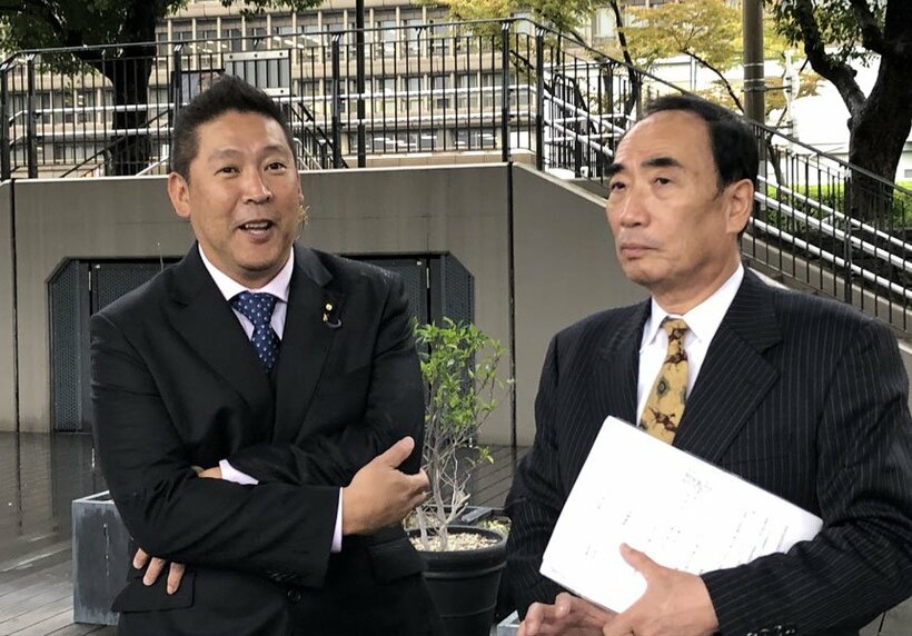  かつてはタッグを組んでいた立花氏（左）と籠池氏