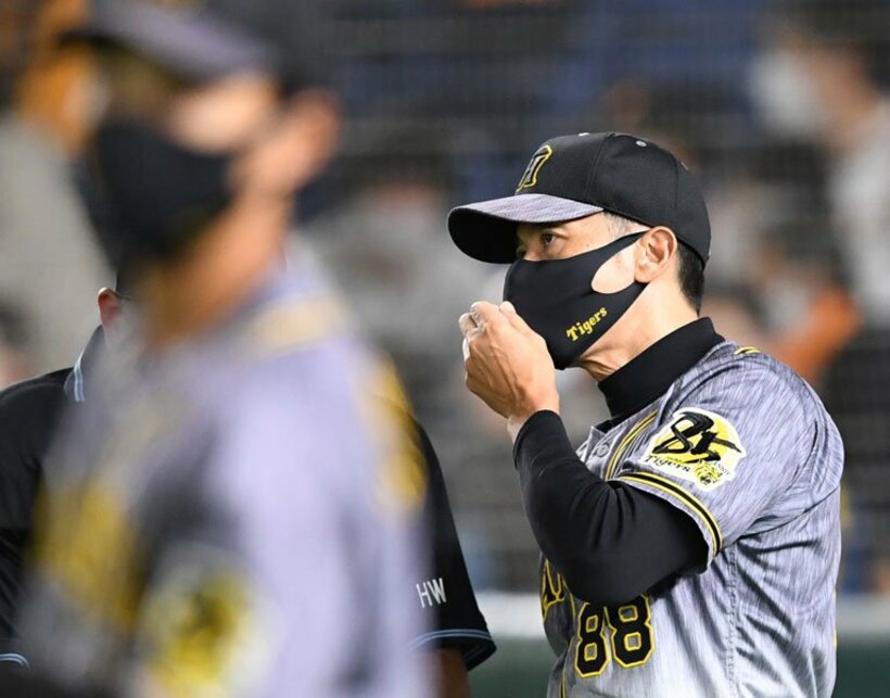  ブ然とした表情の阪神・矢野監督