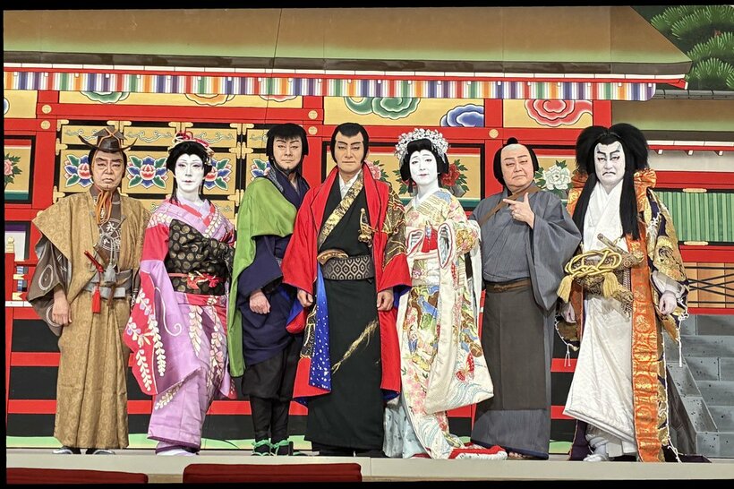 左から市川中車、市川笑也、市川笑三郎、片岡愛之助、中村米吉、市川猿弥、中村錦之助