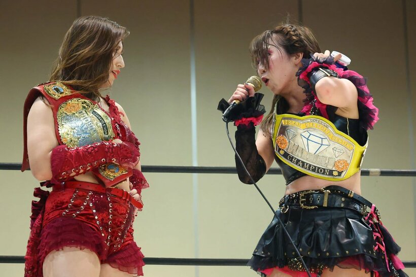 松井珠紗（右）と青野未来