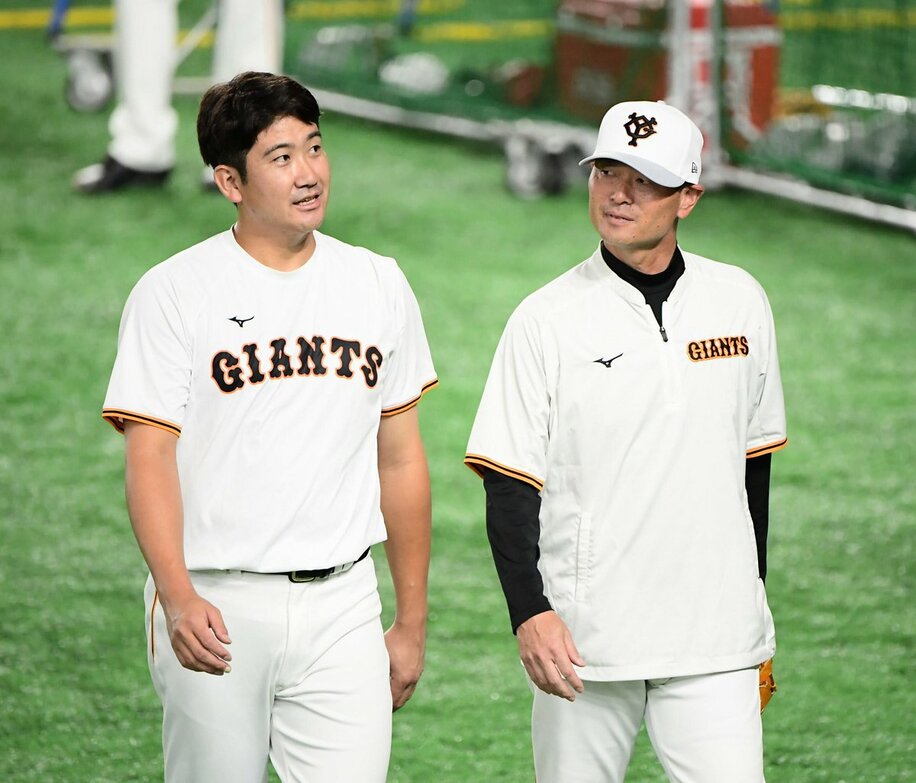  巨人・菅野(左)と桑田コーチ（東スポWeb）
