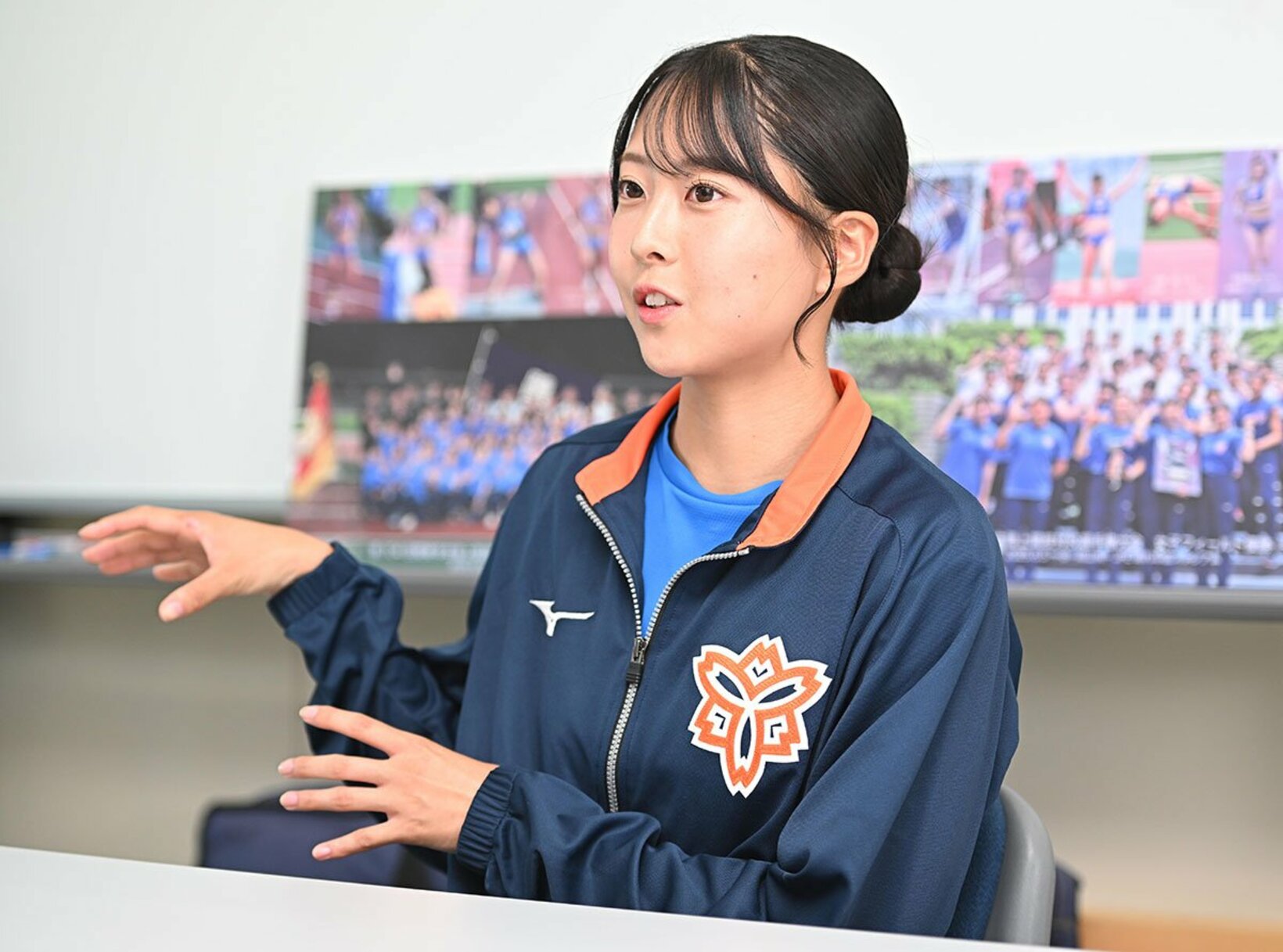 インタビューに応じた小林美月