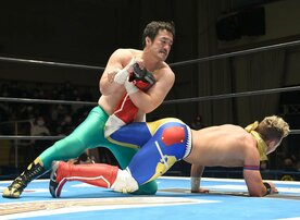  イーグルス（右）を攻める田口