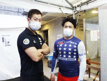  全員ぶっ倒す！と言わんばかりの表情で、ギロリとニラみをきかす脇本雄太(左)と古性優作（東スポWeb）