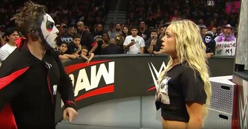リブ・モーガン(右)に呪いをかけよう落としたダンハウゼンだったが…（©AbemaTV, Inc.）