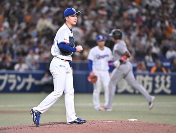 ４回、ダルベック（奥）に２ランを浴びた桜井頼之介