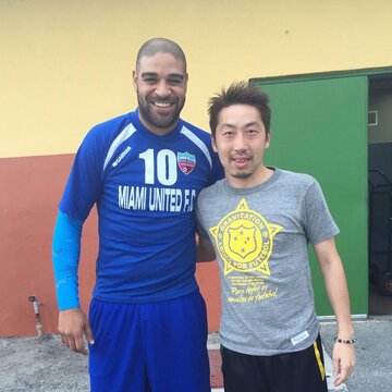  マイアミFC時代に田島(右)の同僚だったFWアドリアーノ（本人提供）