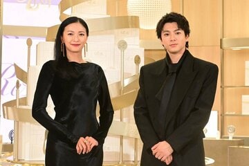 オープニングセレモニーに出席した榮倉奈々(左)と山田裕貴