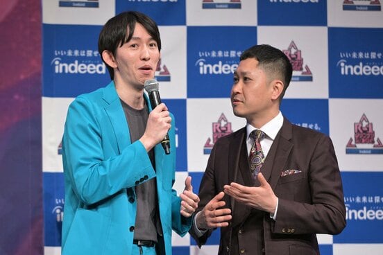 R-1グランプリの決勝進出を決めた真輝志(左)とドンデコルテ・渡辺銀次