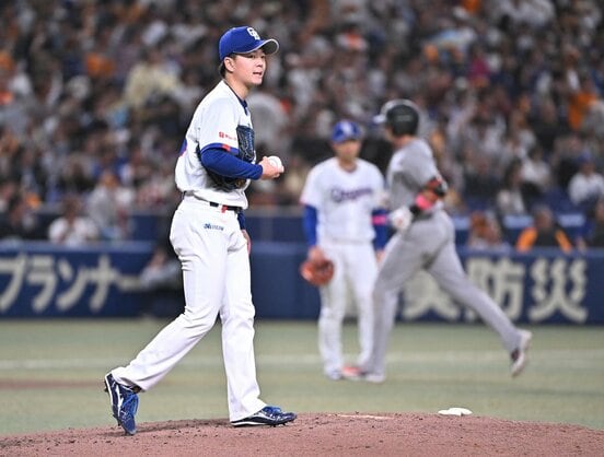 ４回、ダルベック（奥）に２ランを浴びた桜井頼之介