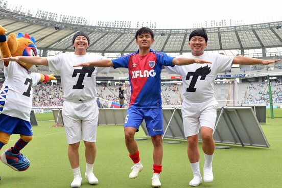 ＦＣ東京時代にはＴＴ兄弟とポーズを決めた