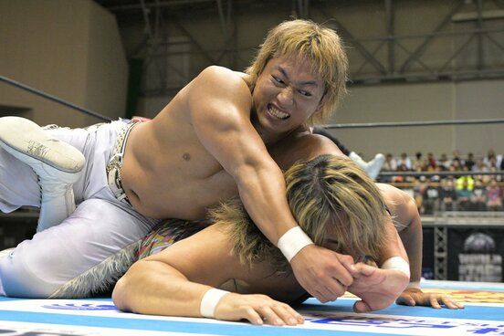 棚橋弘至を攻める海野翔太