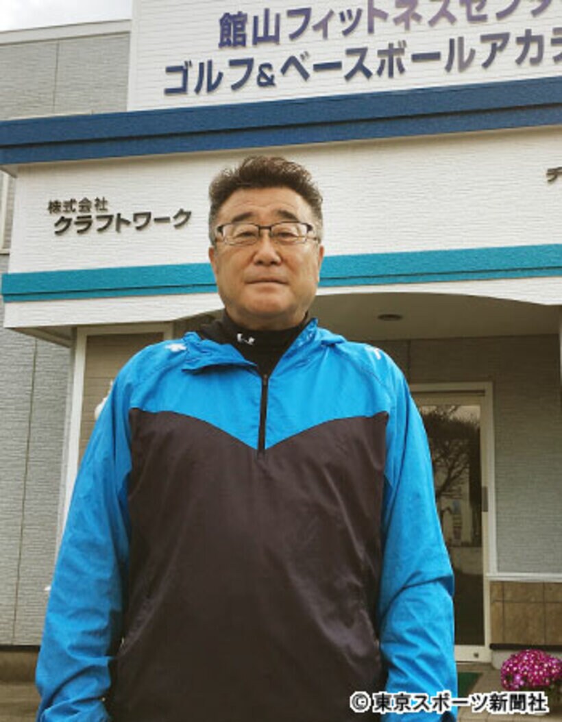 アカデミー前でほほ笑む大迫氏