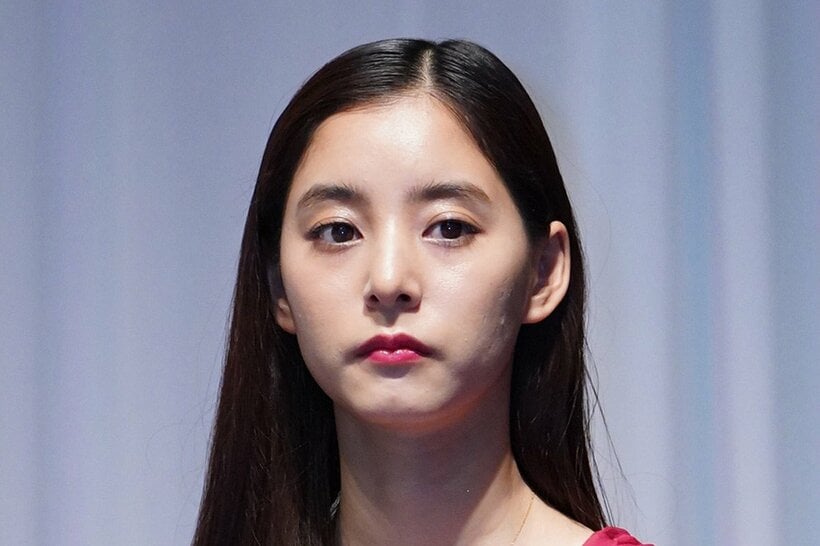 主演の新木優子