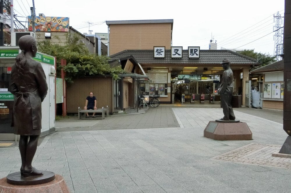 寅さんとさくらの銅像がある京成柴又駅