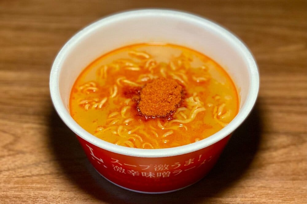 激辛と対比を描く小麦粉の風味と甘さも魅力