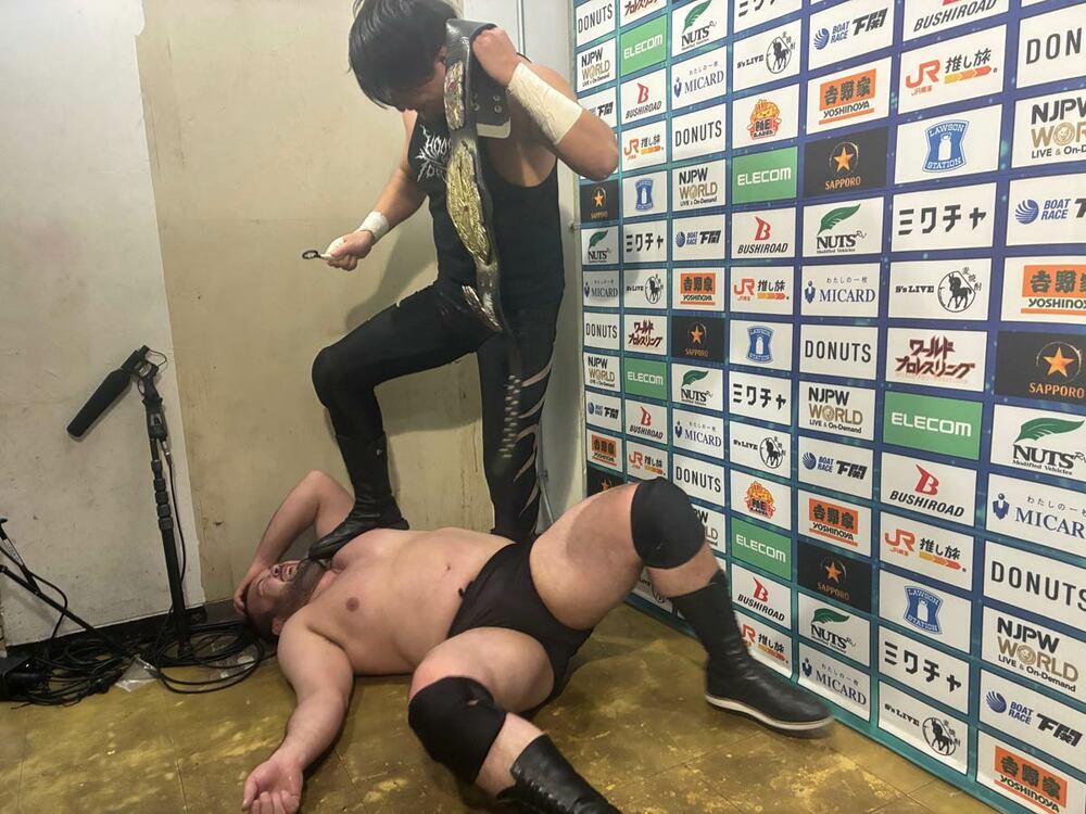 大の字になったウルフアロン