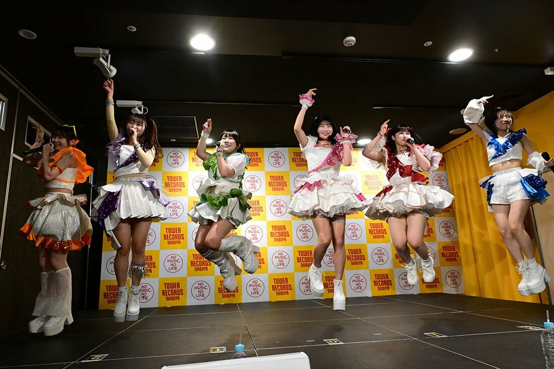 元気いっぱいのステージを披露したアップアップガールズ(2)