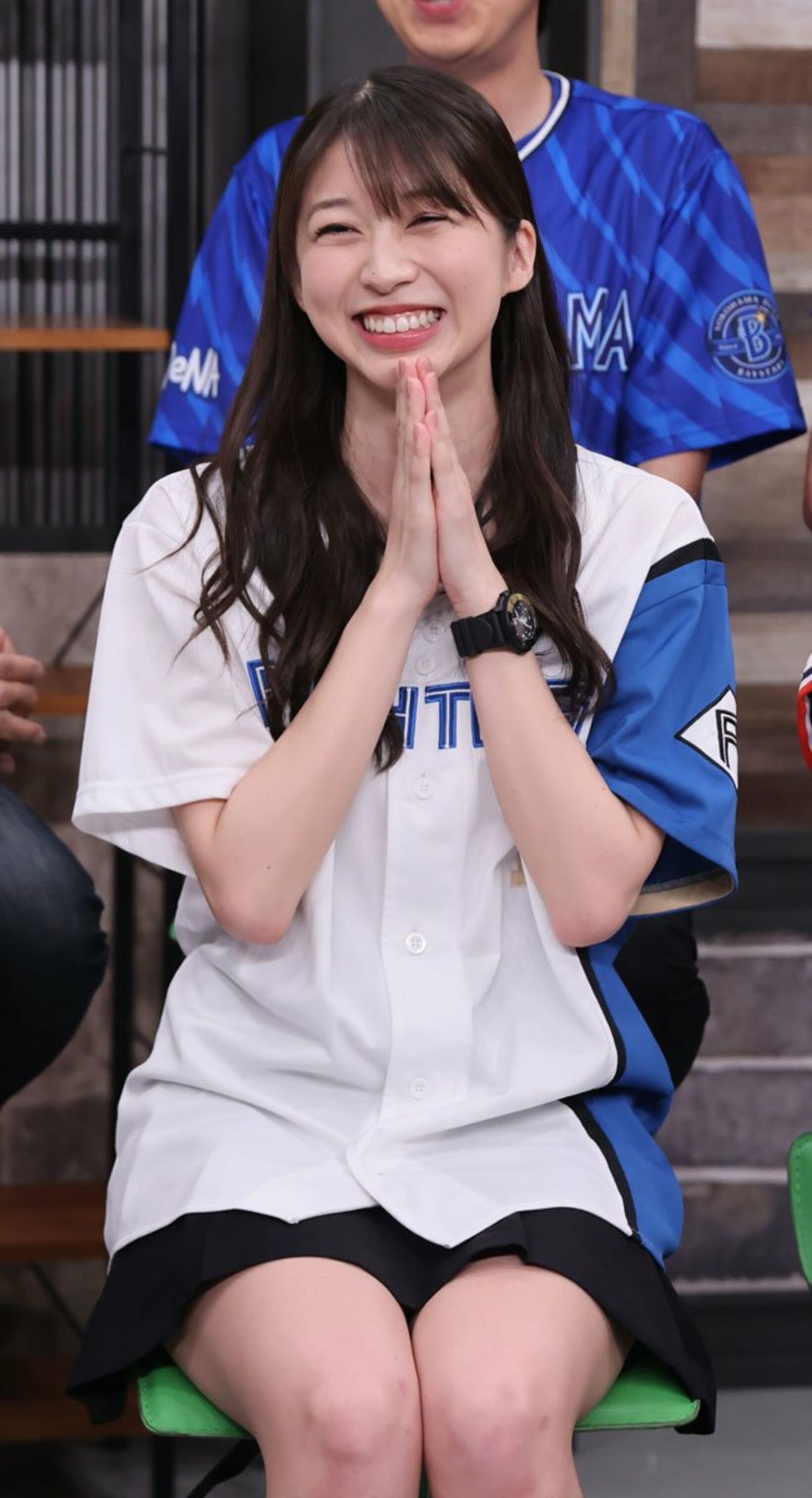 日本ハムのユニフォームを着る牧野真莉愛