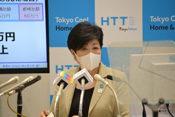  会見する小池氏（東京都提供）