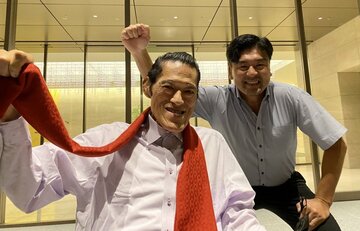  ケンゾーは今夏、退院直後の猪木氏と再会した（ケンゾー提供）