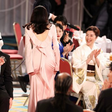 長澤まさみの背中ザックリドレス（代表撮影）