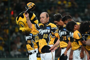 〝駒の指し合い〟を制した岡田監督