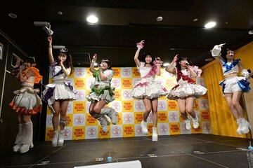 元気いっぱいのステージを披露したアップアップガールズ(2)