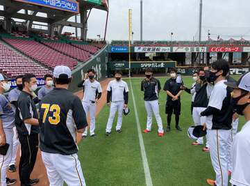  広島戦の中止を受け阪神一部ナインが練習した（阪神タイガース提供）