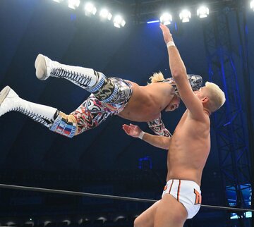 ハイフライフローを決める棚橋弘至