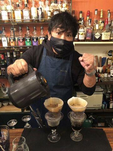  カフェの一日店長の務めを果たした大仁田厚は改めて杉浦貴に処刑を宣告
