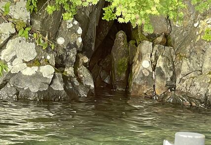 十和田湖の水位が下がり出現したキリスト像